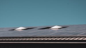 Odprowadzenie skroplin z wentylacji i klimatyzacji – jak zaprojektować instalację bez awarii