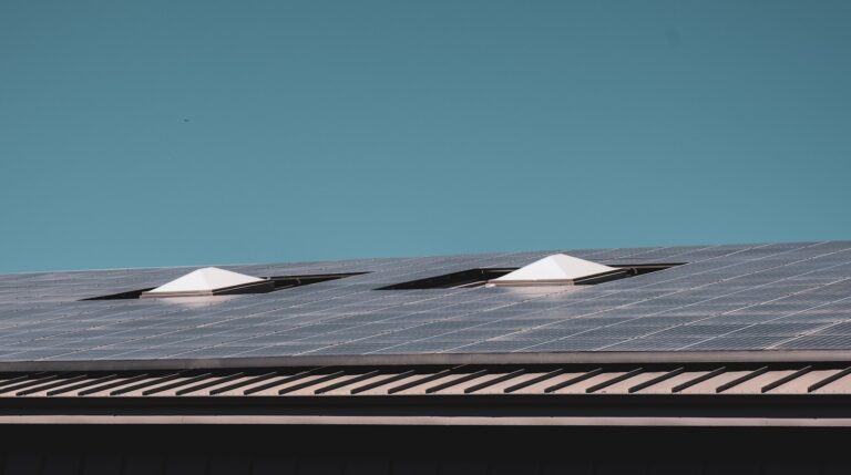 Odprowadzenie skroplin z wentylacji i klimatyzacji – jak zaprojektować instalację bez awarii